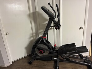 Fitness facility - Carowinds or Uptown 1-bedroom apartment with AC in amazing Charlotte (Charlotte)