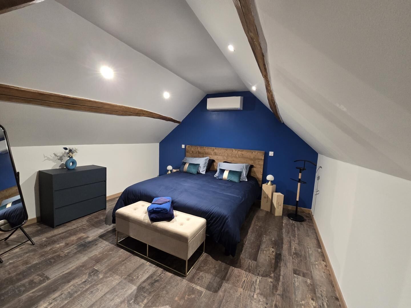 Berço de viagem, Wi-Fi de cortesia, roupa de cama