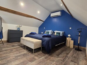 Travel cot, free WiFi, bed sheets - Vrbo Property (AMBONNAY)