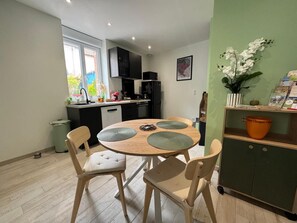 Dining - Vrbo Property (AMBONNAY)