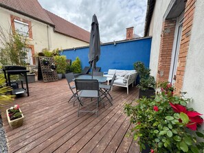 Outdoor dining - Vrbo Property (AMBONNAY)