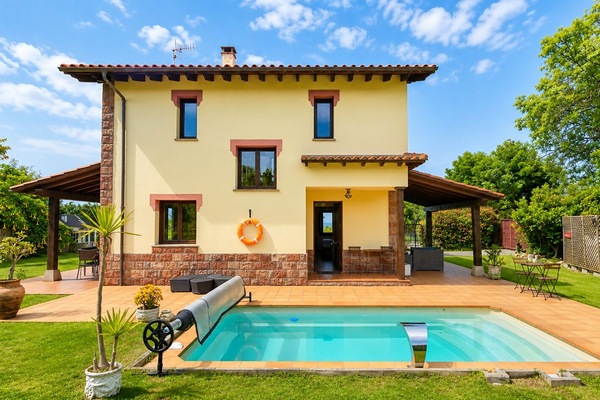 Property building,Facade/entrance,BBQ facilities,Garden,Balcony/Terrace,Garden view,Pool view,Swimming pool