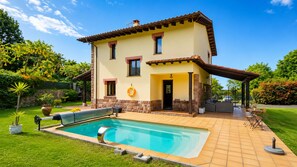Pool - Vrbo Property (Llames De Pria)