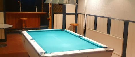 House | Game room