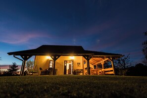 Exterior - Charming home with terrace and BBQ in peaceful Slavonian countryside. (Bartolovci)