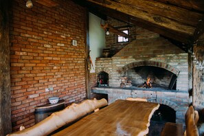 Outdoor dining - Charming home with terrace and BBQ in peaceful Slavonian countryside. (Bartolovci)