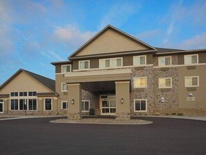 Exterior - Grandstay Hotel and Suites Tea Sioux Falls (Tea)