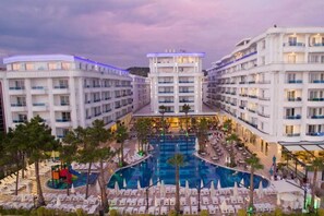 Pool - Grand Blue Fafa Resort (Golem)