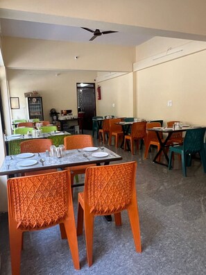 Dining - Hotel Shri Narayan & Restaurant (Karnaprayag)