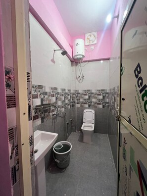 Bathroom - Hotel Shri Narayan & Restaurant (Karnaprayag)