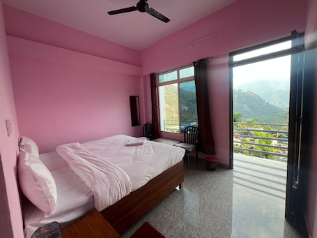 Room. Hotel Shri Narayan & Restaurant