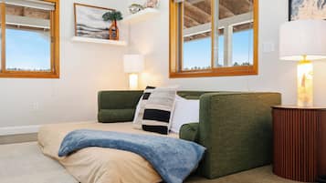 Travel cot, free WiFi, bed sheets