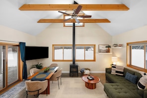 Smart TV - Northern Escape - Hot Tub, Sauna, Cold Plunge (Lake Ann)