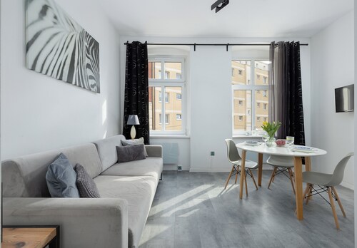 Emilii Plater Cozy Studio