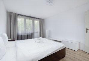Iron/ironing board, WiFi, bed sheets