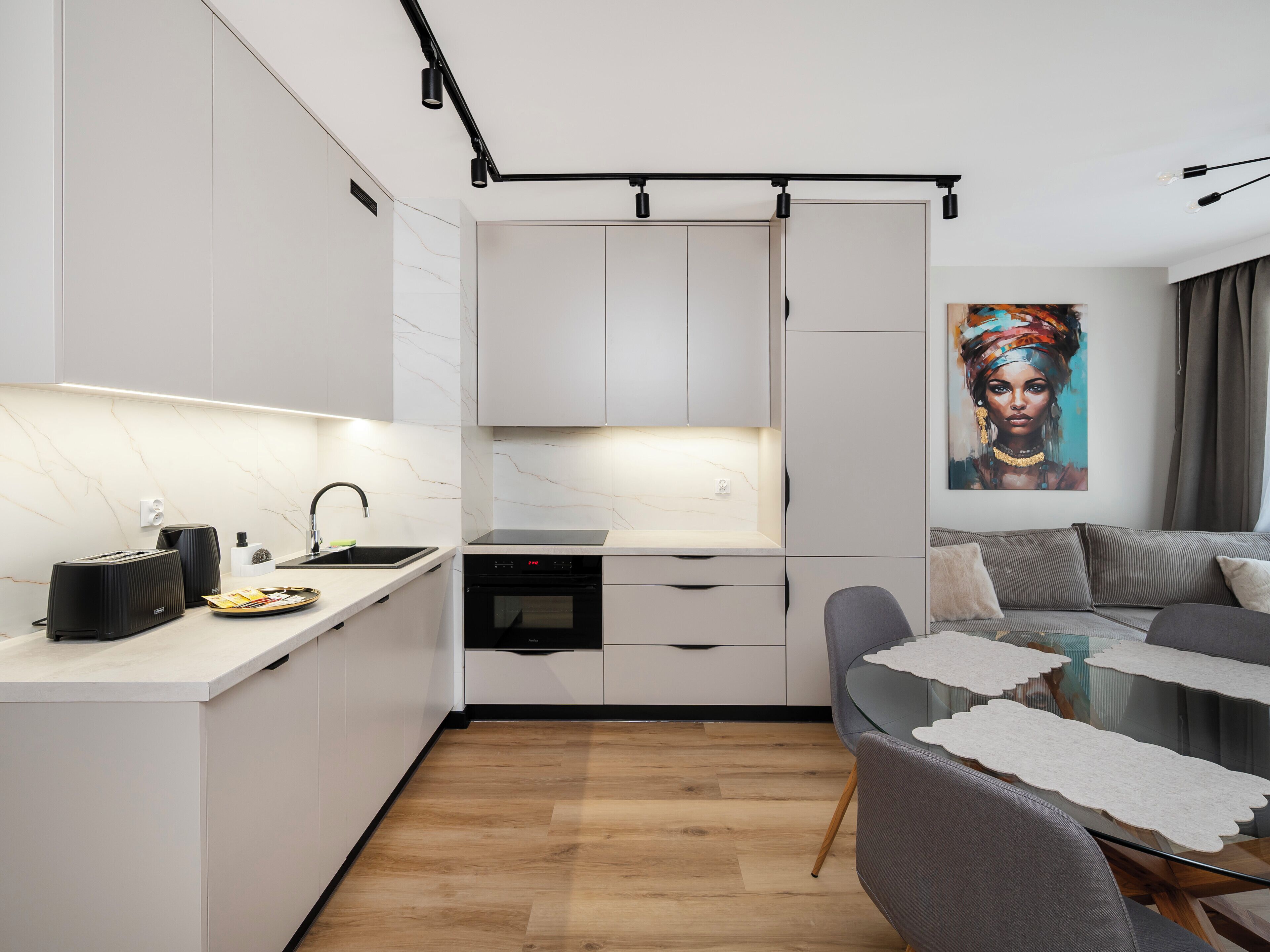 Kühlschrank, Ofen, Herdplatte, Geschirrspüler