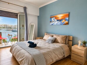 Internet, bed sheets - Your Stunning 2Bdrm, 2BA with Seaview in Pireaus (Pireas)