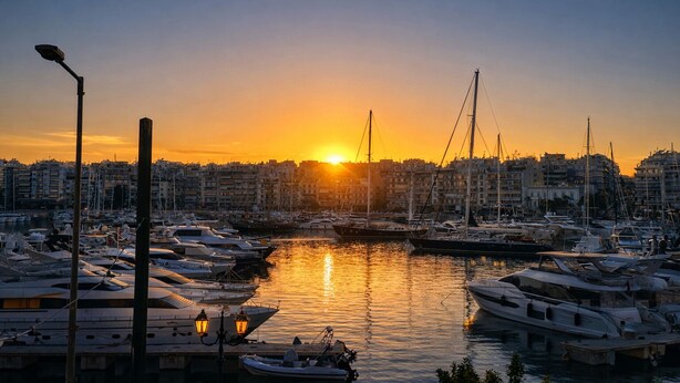 A marina at sunset with boats docked, a clear sky, and buildings in the background. - Your Stunning 2Bdrm, 2BA with Seaview in Pireaus (Pireas)