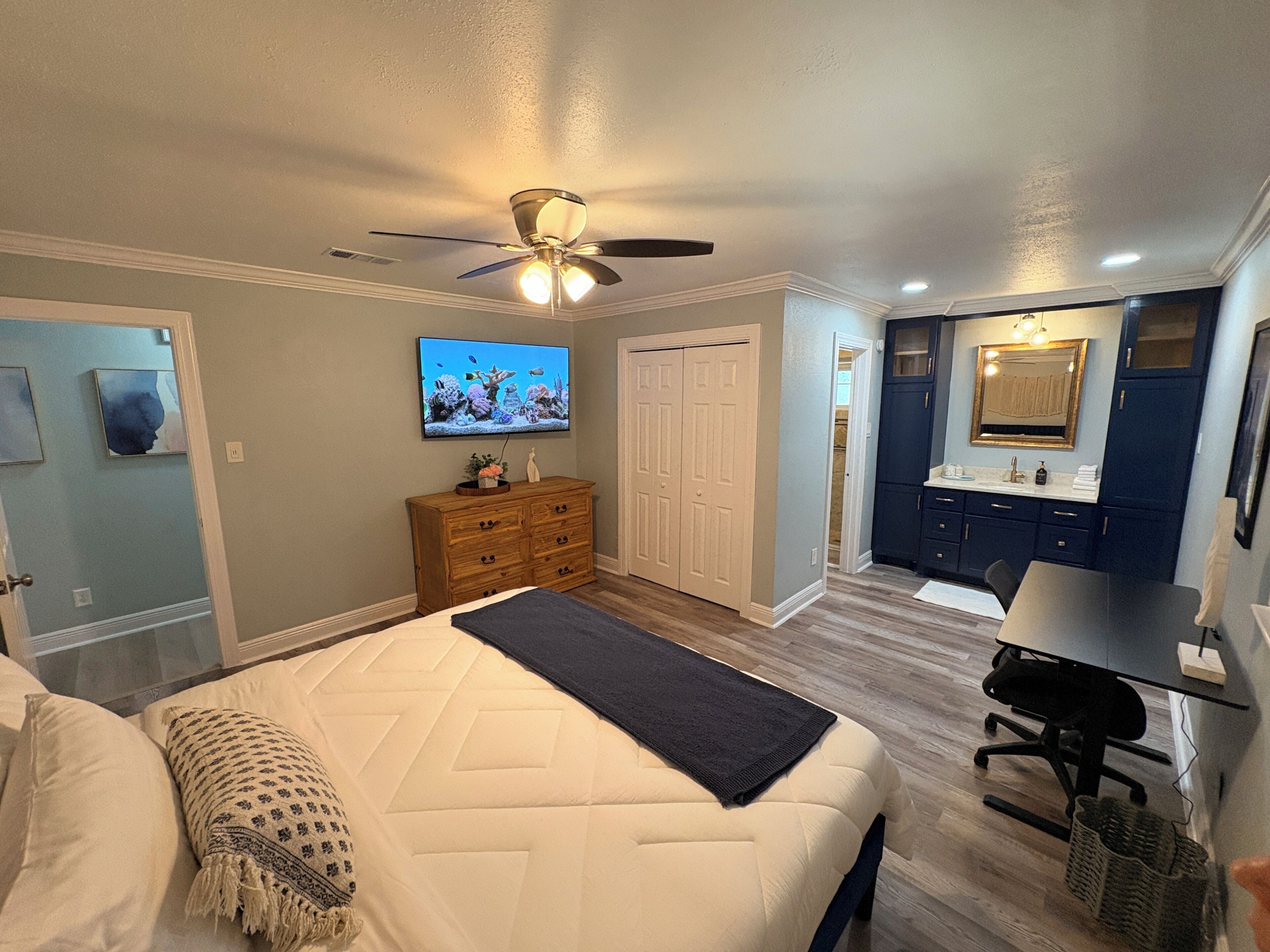 4 bedrooms, iron/ironing board, free WiFi
