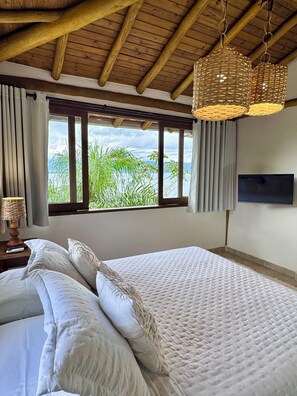 Tabla de planchar con plancha, wifi y ropa de cama 