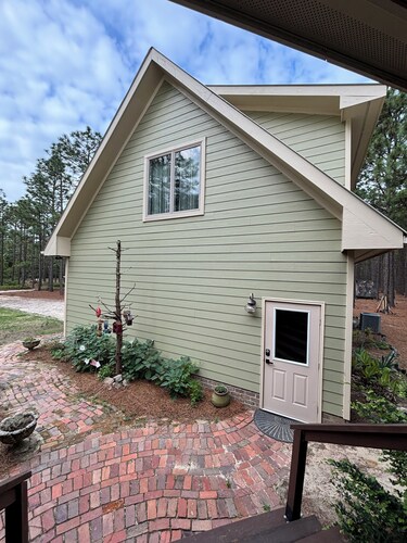 Peace in the Pines- Golfing/Pottery/Zoo
