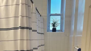 Handtücher, Seife, Toilettenpapier