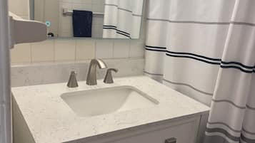 Handtücher, Seife, Toilettenpapier