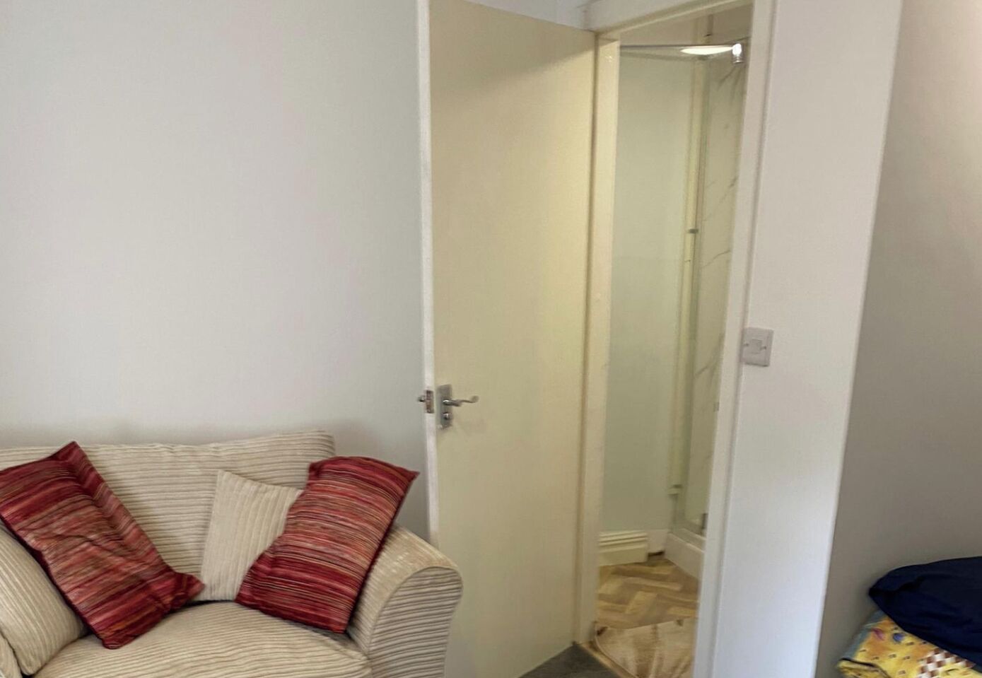 3 Bedrooms - 6 Bath- Sleeps 6 - Free Parking - Bury