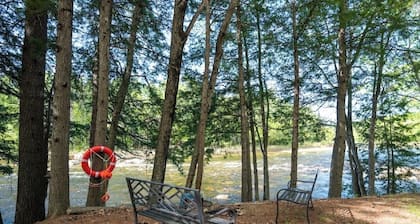 Wake up on the Saco River 2-Bedroom house private Saco access