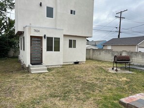 Exterior - Cozy 2-bedroom house in tranquil Los Angeles with AC (Los Angeles)