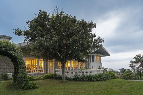 A large building with a prominent tree in the front yard. - Brij Anayra Dharamshala (Dharamshala)