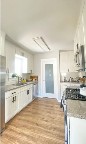 Fridge, microwave, oven, stovetop - Steps to SoFi Stadium & FIFA26 World Cup w/ Free Parking (Inglewood)