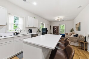 Interior - Cozy Home in Walkable Town! 30-Day minimum stay (Hapeville)