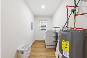 Laundry - Cozy Home in Walkable Town! 30-Day minimum stay (Hapeville)