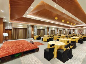 Banquet hall - Mastiff Grand La Villae Resort, Lonavala (Mawal)