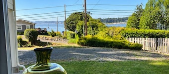 Bay View Cottage - Minutes to Oregon Dunes & Beaches 2BR/2BA