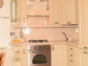 A kitchen with a stove, oven, and sink. - Rental unit in Rapallo - 2 bedrooms 1 bathroom air conditioned (RAPALLO)