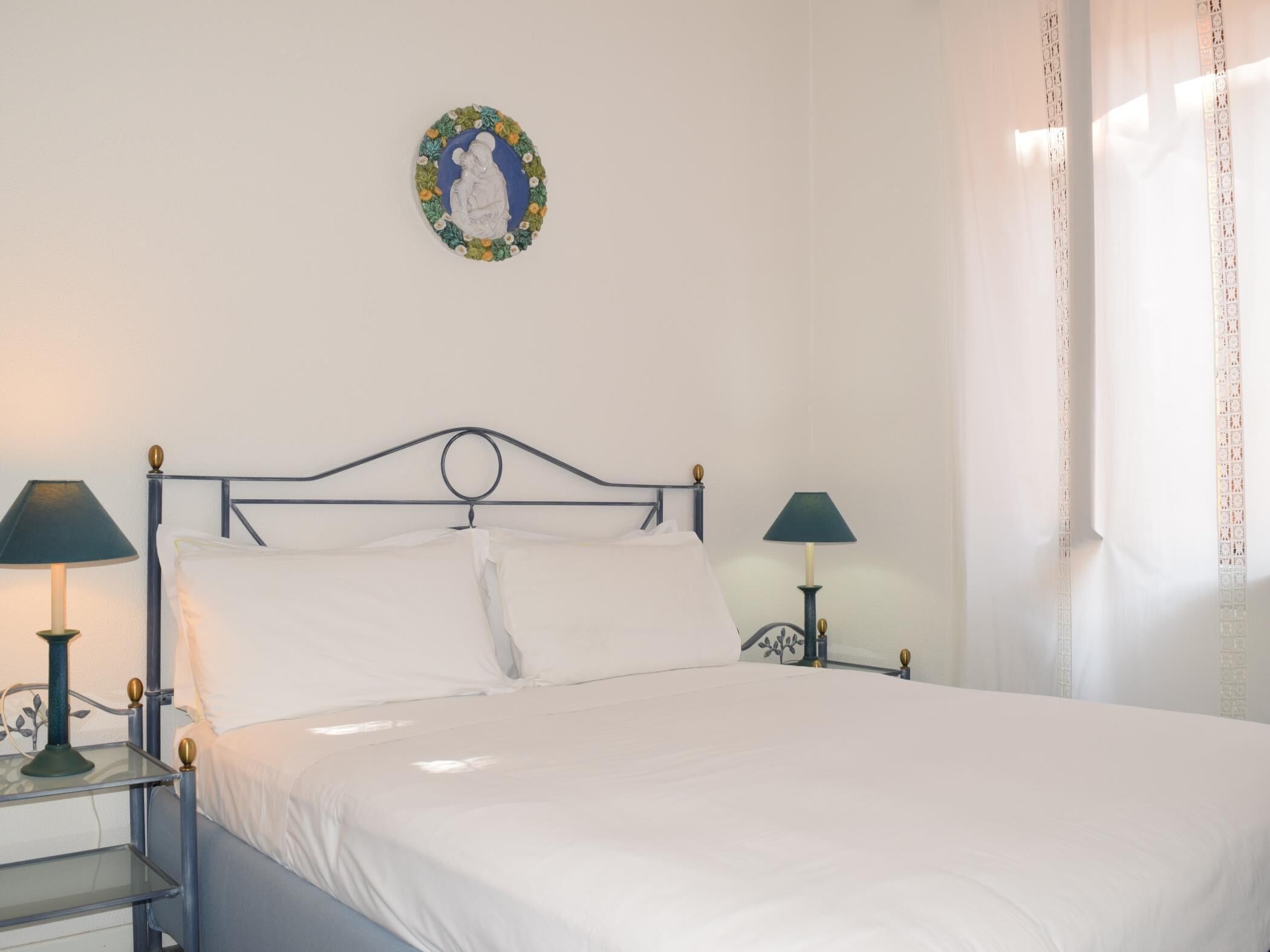 Iron/ironing board, Internet, bed sheets