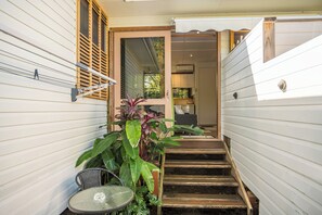 Interior - The Den | Private Byron Studio | In town, Walk to beaches (Byron Bay)