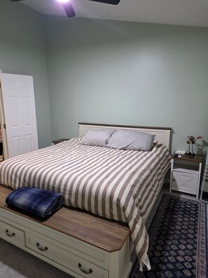 2 bedrooms, iron/ironing board, WiFi, bed sheets