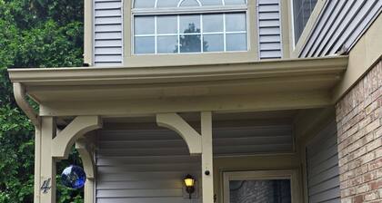 2-bedroom apartment in tranquil Indianapolis with AC comfort