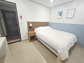 Room - Double room with private bathroom. 2mins from STN, Easy flat walk. (Seoul)
