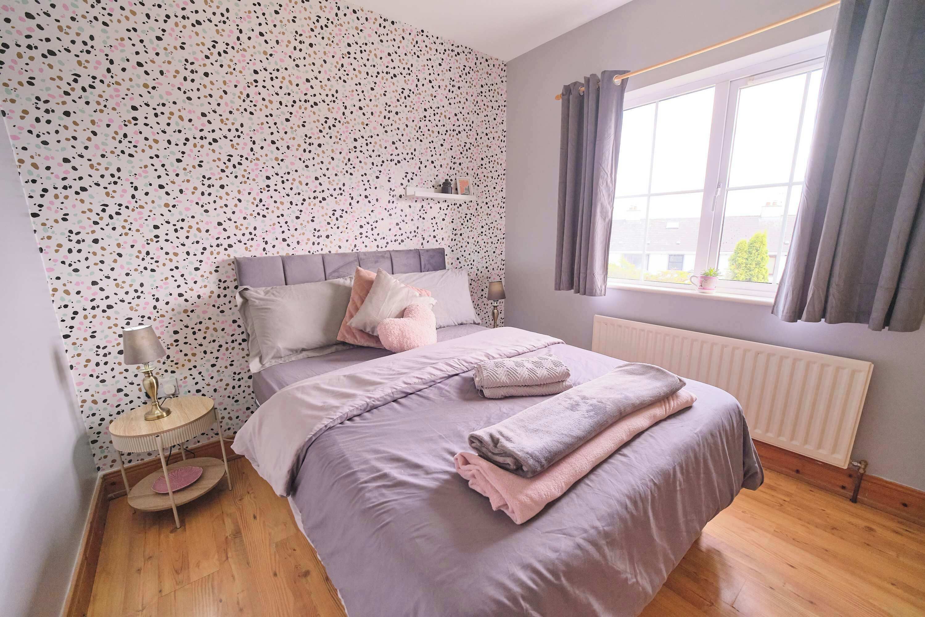 Iron/ironing board, Internet, bed sheets