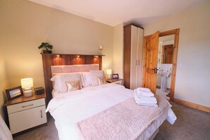 Iron/ironing board, Internet, bed sheets