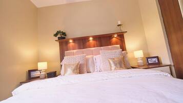 Iron/ironing board, Internet, bed sheets