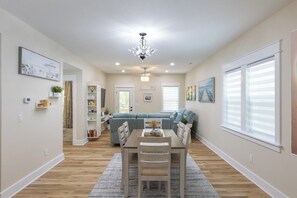 Interior - Perfect OBX Stay - Cozy 2BR apartment in Kitty Hawk close to the beach & dinning (Kitty Hawk)