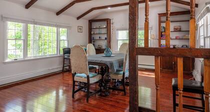 Near beach and downtown, lovely 3-bedroom house in Rockport