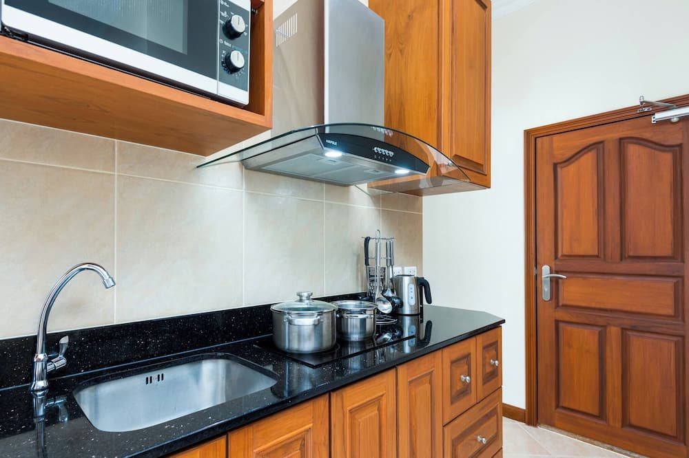Luxury 4BR Pool Villa Pratamnak Soi5 - 50m to Beach