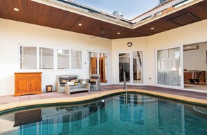 Pool - Luxury 4BR Pool Villa Pratamnak Soi5 - 50m to Beach (Pattaya)