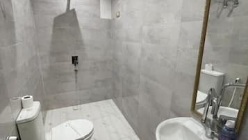 Deluxe Single Room, City View | Bathroom | Bathrobes, slippers, bidet